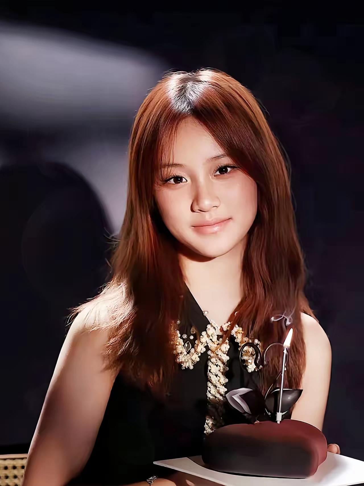 都说女儿像爸爸，可甜馨真的是太像爸爸贾乃亮了