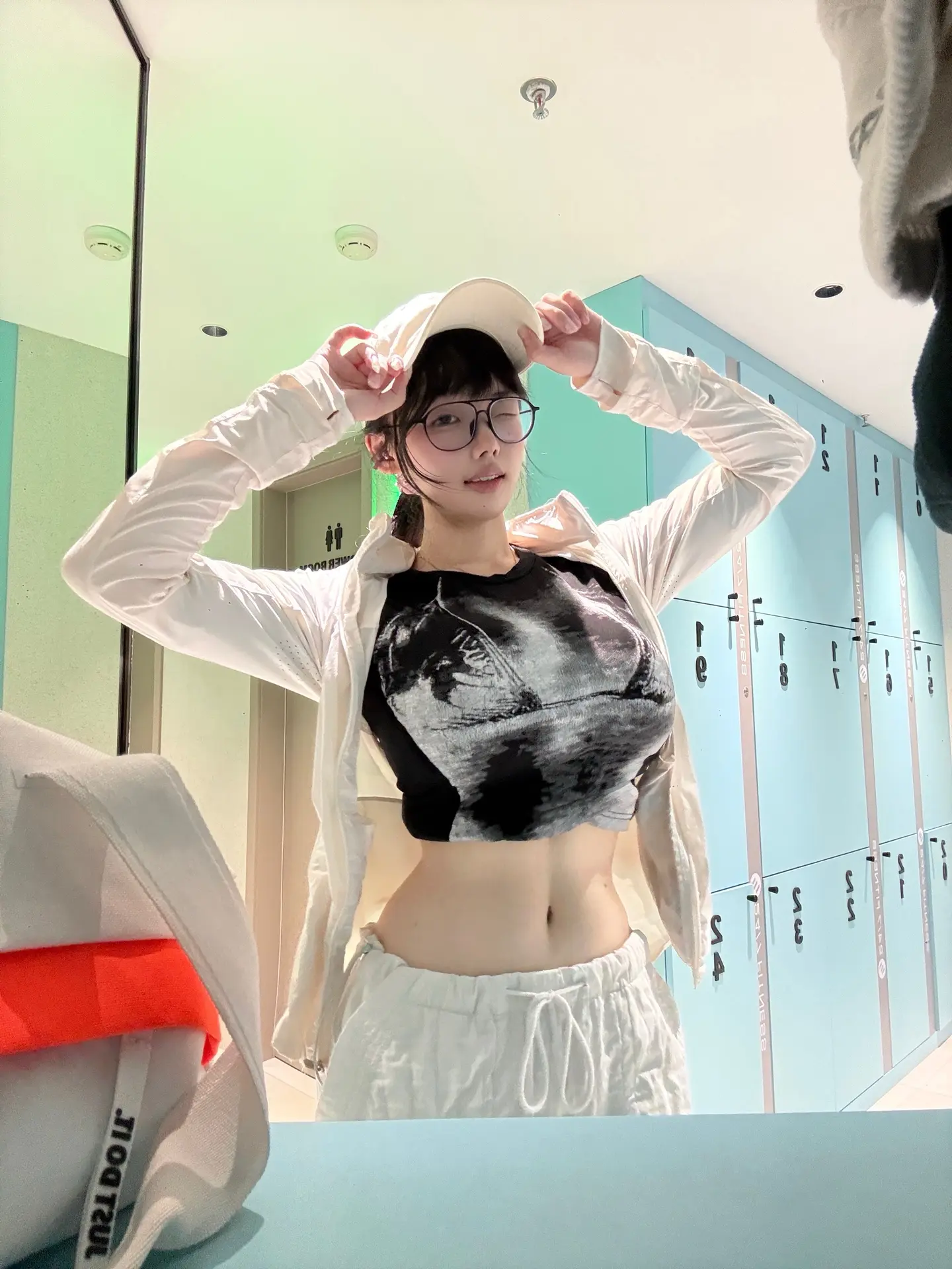 ✧٩(ˊωˋ*)و✧。  👚