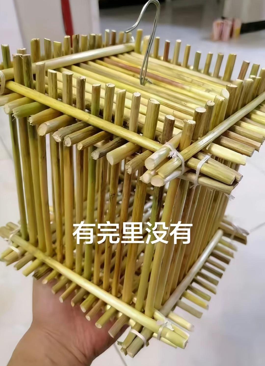 这竹篓子编得真严实！谁还知道？这是装什么用的？这个变得很精致吗？小时候的回忆。农
