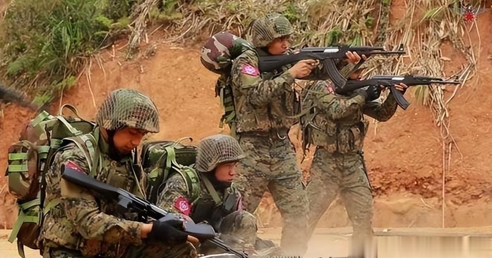 敏昂莱发布了告果敢书，承认果敢同盟军地位，允许同盟军控制原来属于五大家族控制的区