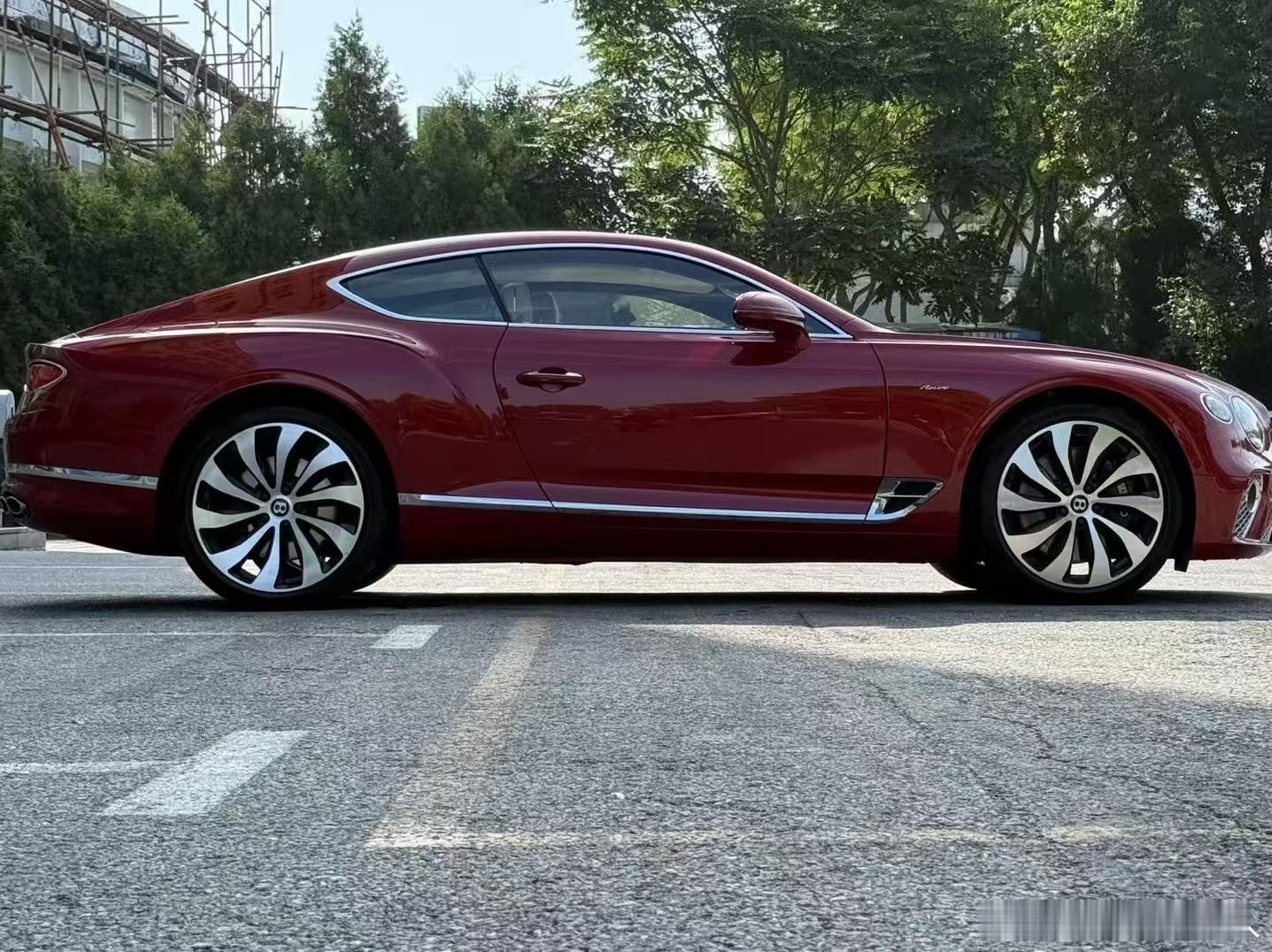 宾利欧陆 GT 4.0T V8雅度版、大满配，配色与配置、绝绝子 ​​​