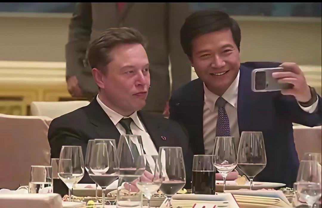 欢迎晚宴雷军和马斯克的合影 