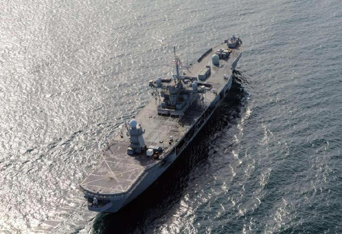 军事ai新视野 “蓝岭”级两栖指挥舰“蓝岭”级两栖指挥舰（Blue Ridge 