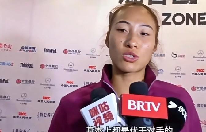 郑钦文这场球赛，真是让人见识了什么叫做实力碾压。她跟拉希莫娃一比，差距不是一点点