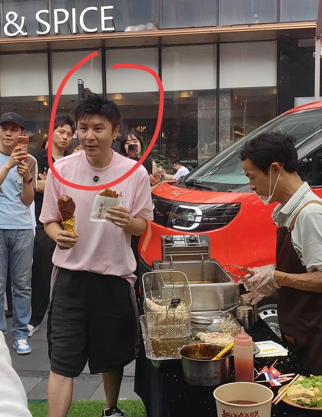 这是哪位明星，好面熟
