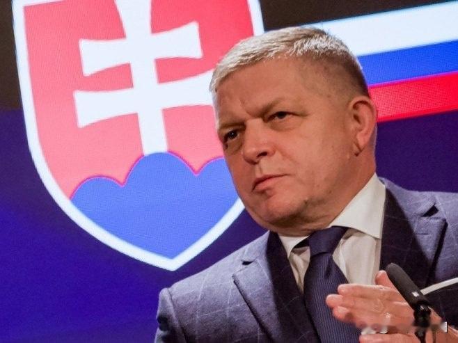 美国对委内瑞拉动手，直接把斯洛伐克总理菲佐惹火了！他火力全开直言，这波军事干预就