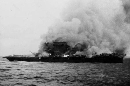 🔻福特号之前一把火烧了30个小时，600多个船员的宿舍和洗衣房全烧没了，虽然不