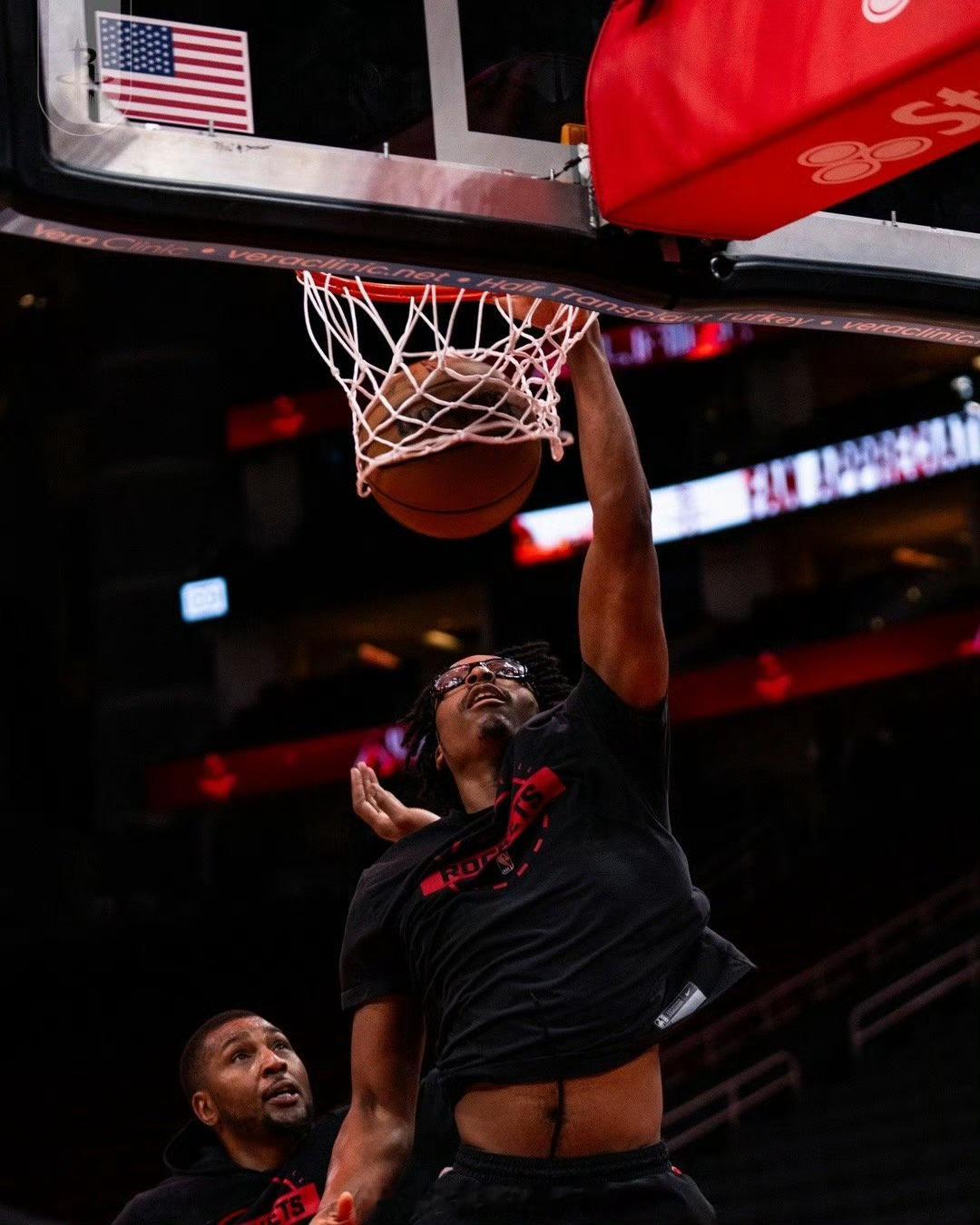 火箭目前14份NBA常规赛合同，其中有2份非保障合同，戴维森和克劳福德都是非保障