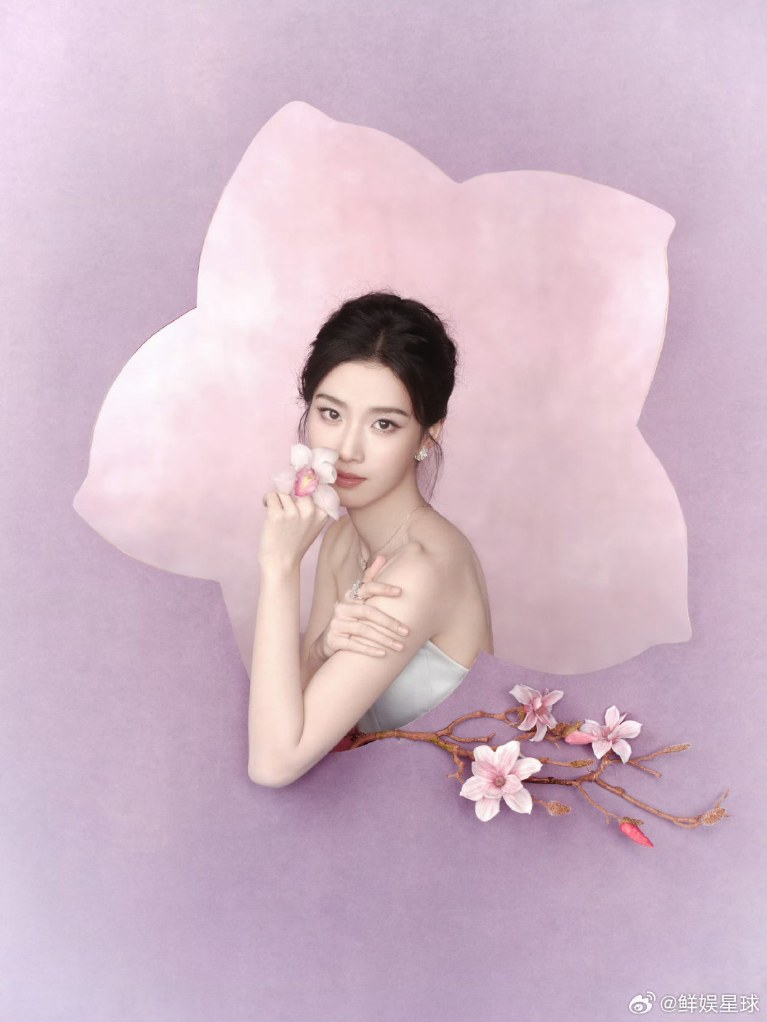 卢昱晓粉白渐变抹胸造型卢昱晓大花气质卢昱晓美的好大气卢昱晓粉白渐变抹胸造型美得好