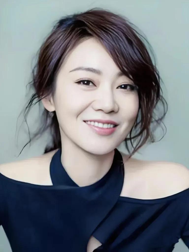郭晓东说，闫妮是一个非常松弛的演员，在演戏过程中会随时给你一些惊喜，这些惊喜都是