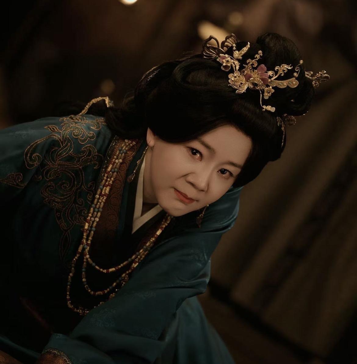 《嫁金钗》这部剧里，

我最佩服的就是王一楠，

她虽然只是个配角，甚至连女二号