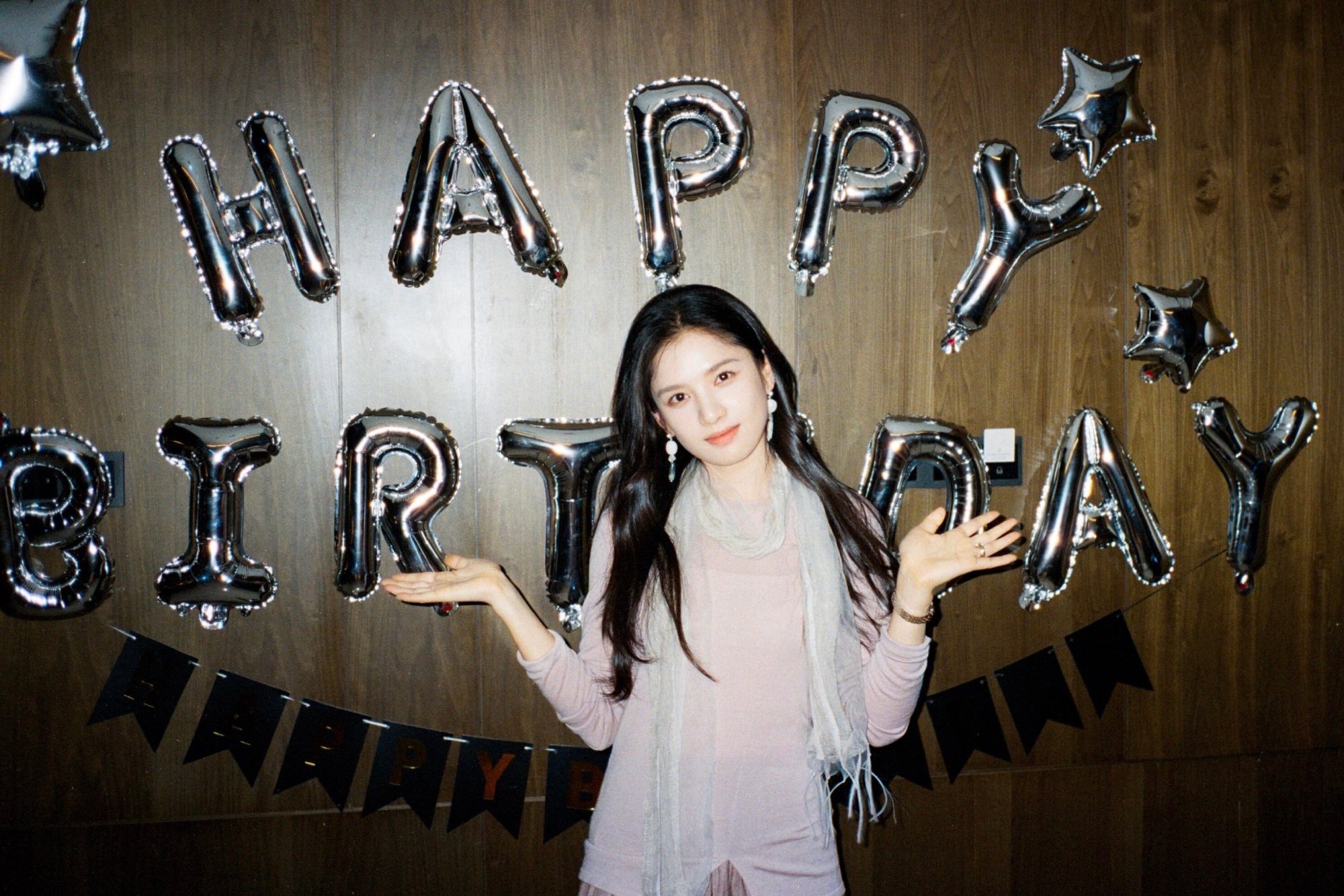 李现给张婧仪拍的生日照好漂亮！ 