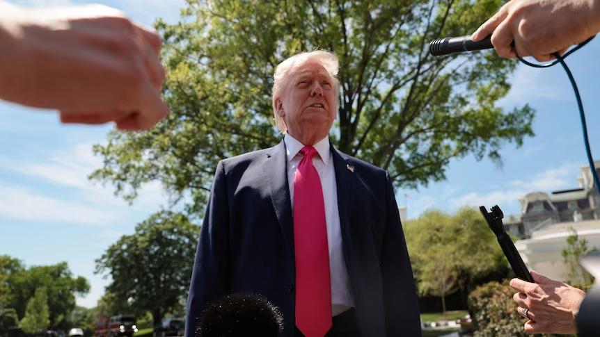 伊朗外交部发言人伊斯梅尔·巴盖伊表示：

“浓缩铀对我们而言如同伊朗的土地一样神