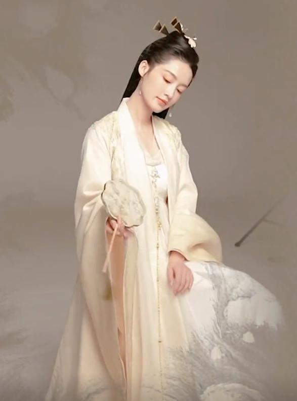 5月10日，《庆余年2》正式开机！张若昀骑着哈雷摩托车去定妆，范闲回归，依然很酷