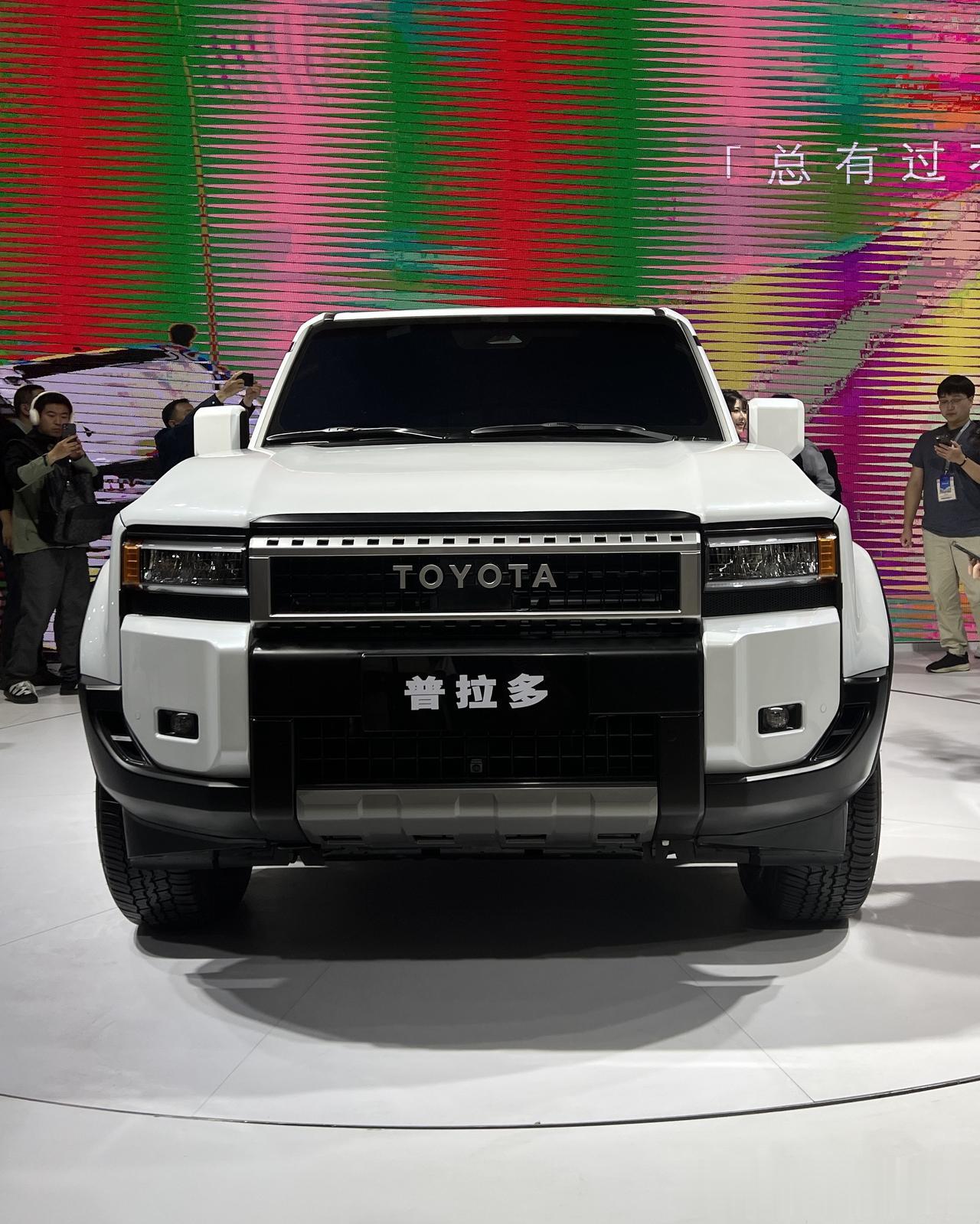 广汽丰田的重磅车展现场
广汽丰田展台上最重磅的无疑就是全新凯美瑞，新车融入家族式