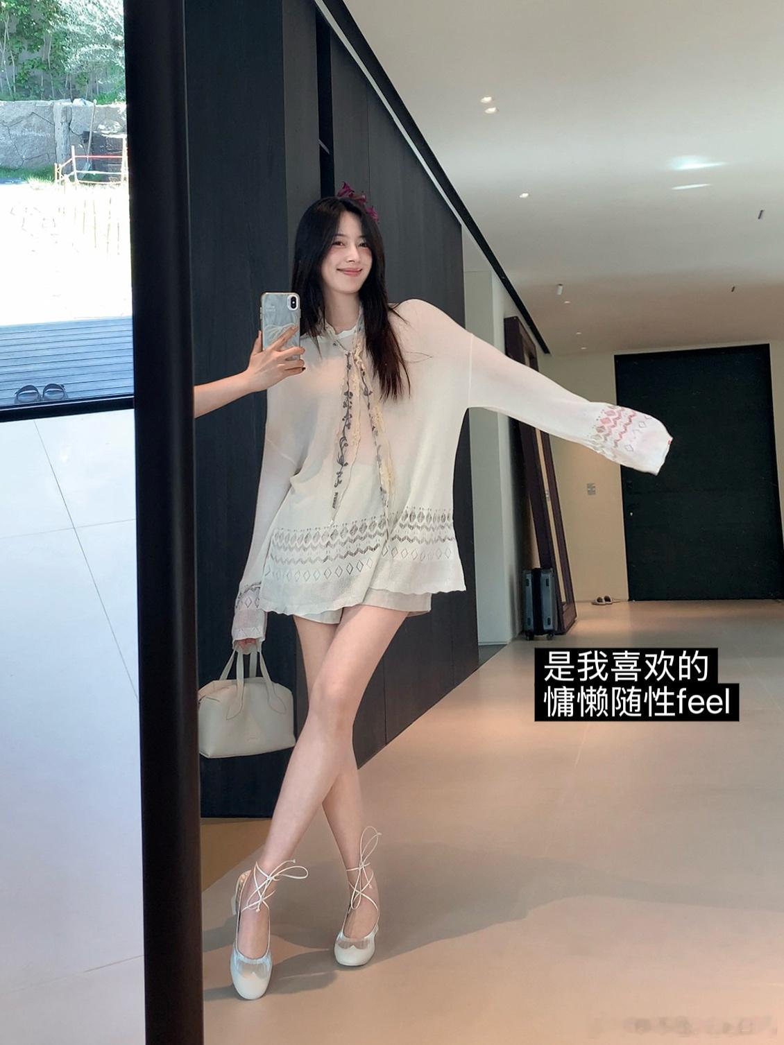 还在医院陪娃 都没法好好工作了先来一组搭配图随便看看吧喜欢图几？评论抽3位小姐妹