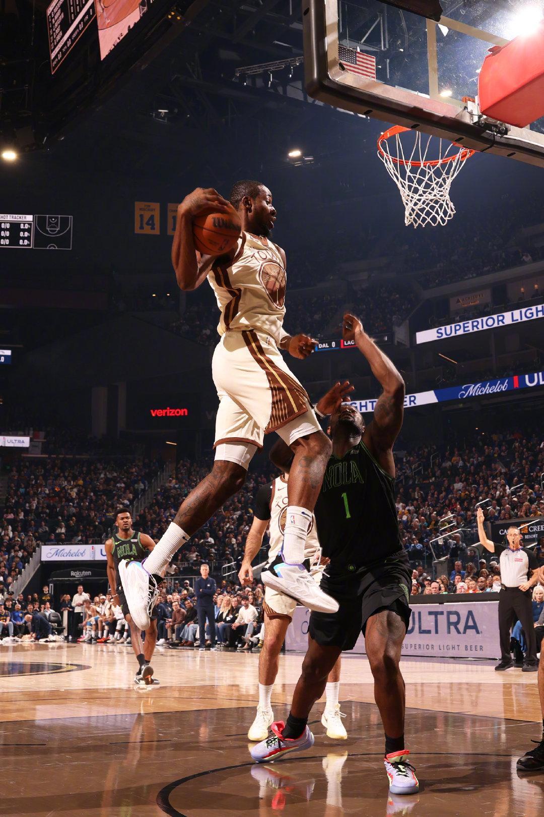 今日比赛精彩图集📸勇士战胜鹈鹕