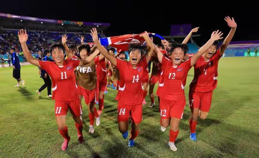 、



重新审视足球成功的公式:
金钱是否唯一的，甚至是最重要的决定因素？
