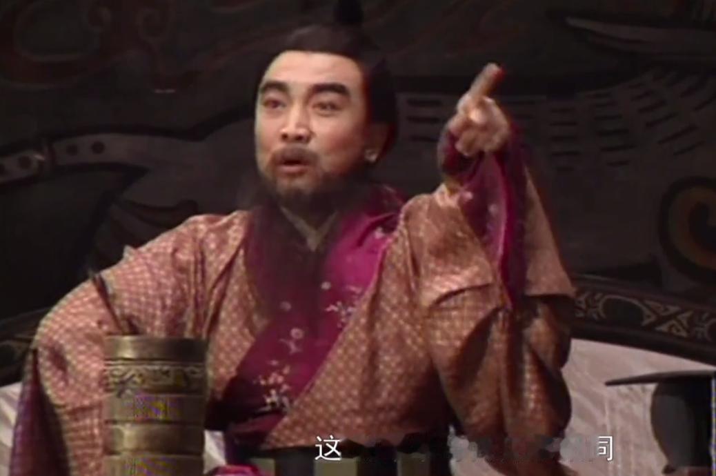 毛主席向身边的推荐《三国演义》
毛主席经常会向身边的人介绍《三国演义》、《水浒传