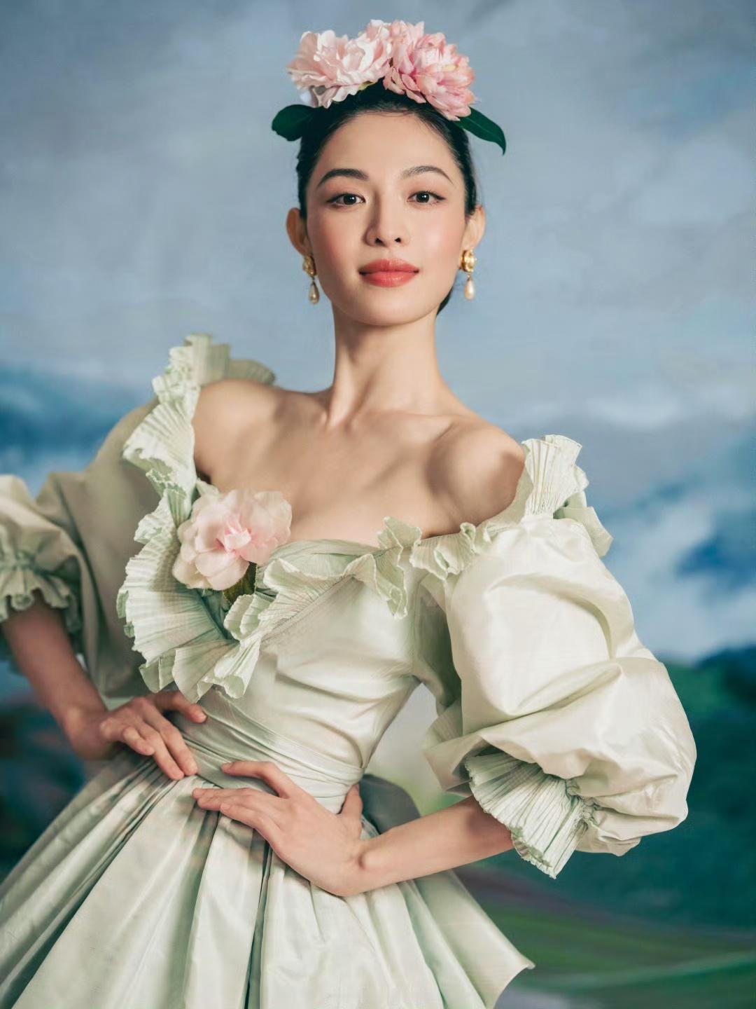 娱乐[超话]钟楚曦油画公主钟楚曦自画中来钟楚曦自画中来，高质量红毯！ ​​​