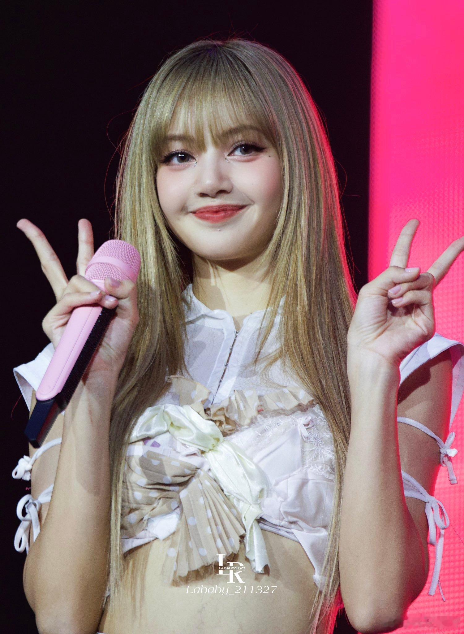 Lisa巴黎演唱会第一天相关饭拍 ​​​