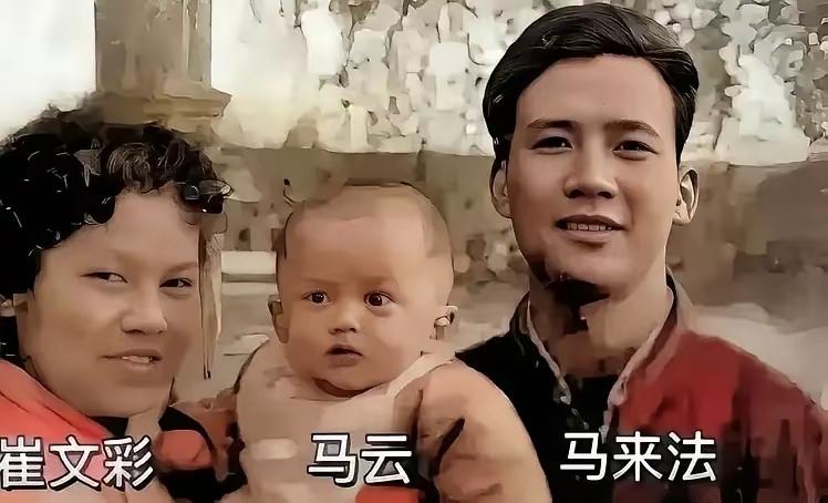 小时候的他看上去就十分机灵，有着宽大的脑门，一双眼睛如黑葡萄般滴溜滚圆。一看便知