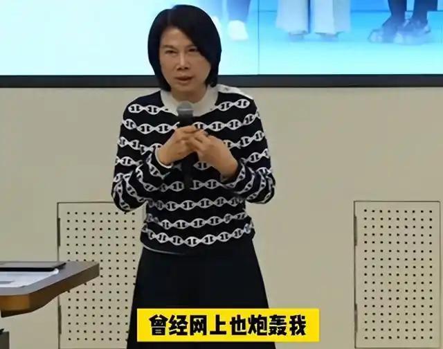 董明珠这回又把自己送上热搜了。

当年一句“不用海归派”，网上直接炸锅。有人说她