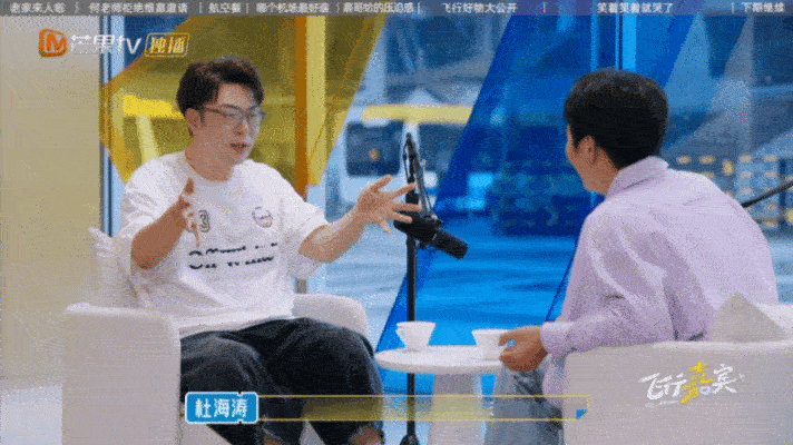 杜海涛[超话]杜海涛半夜坐李维嘉床头吃薯片哈哈哈哈谁能想到，对付洁癖的办法是祸害