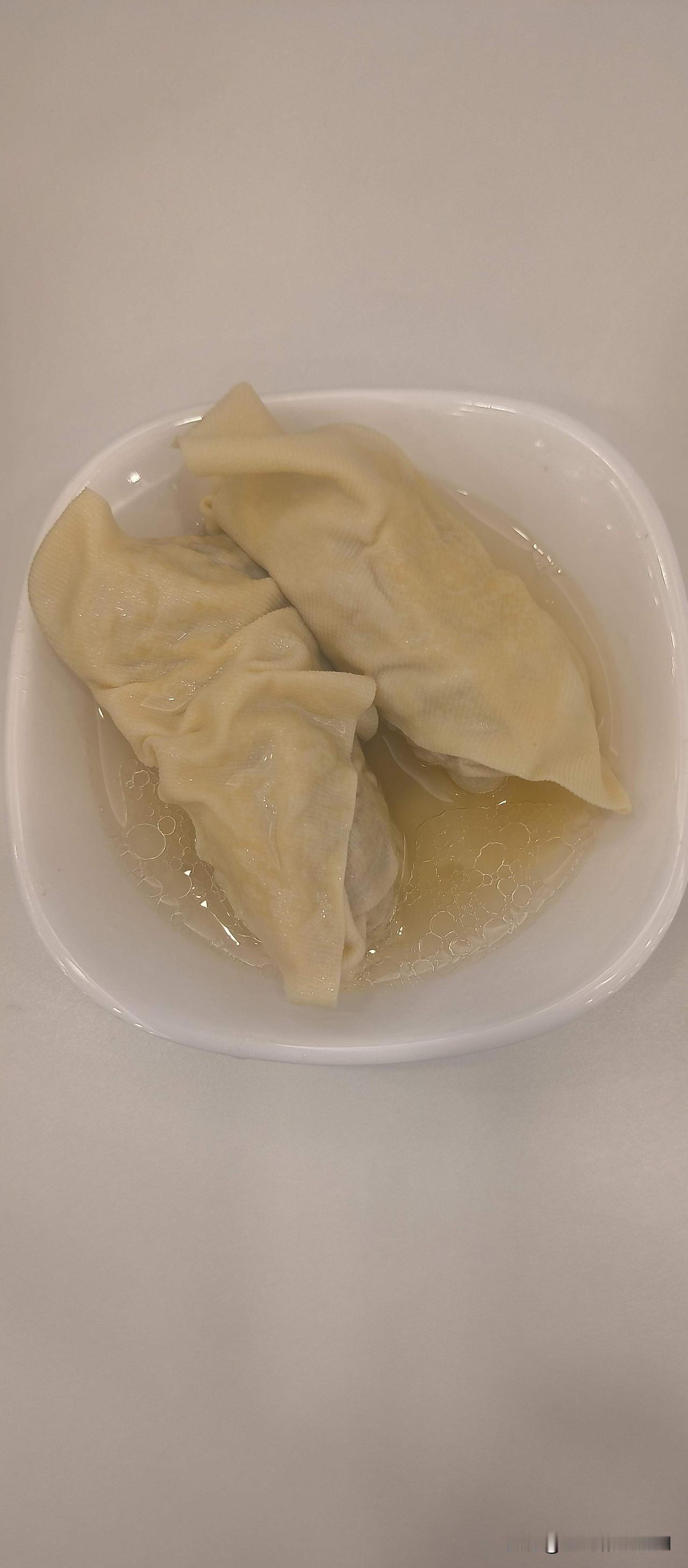 黑粉也是粉，在网络江湖上，不同意见很正常，不能因为意见看法不和自己对路就拉黑他人