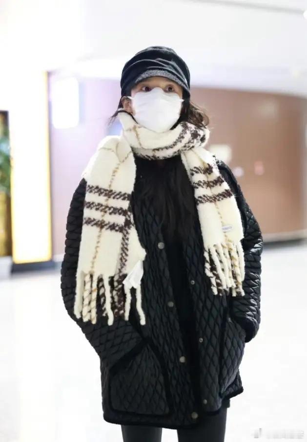 张婧仪进组《九重天》电视剧《九重天》秘密拍摄中，目前已经好几位小花参与演出了，除