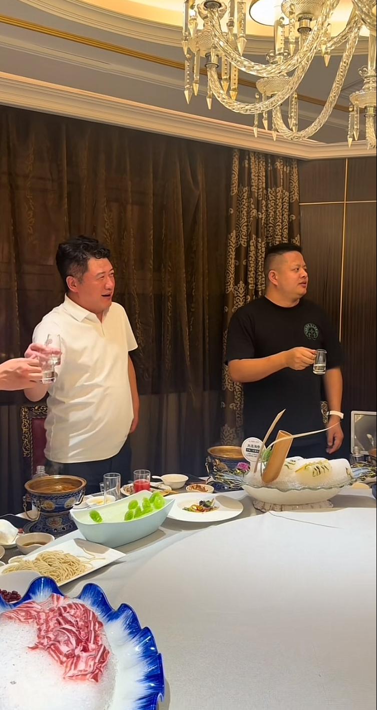 万龙洲是北京老牌高端粤菜海鲜酒楼，国家特级酒家，26年口碑老店￼￼￼。档次属中高