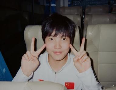 于子迪初三成绩保持中上游 她一直写训练日记，字迹工整、密密麻麻，有对不足的分析，