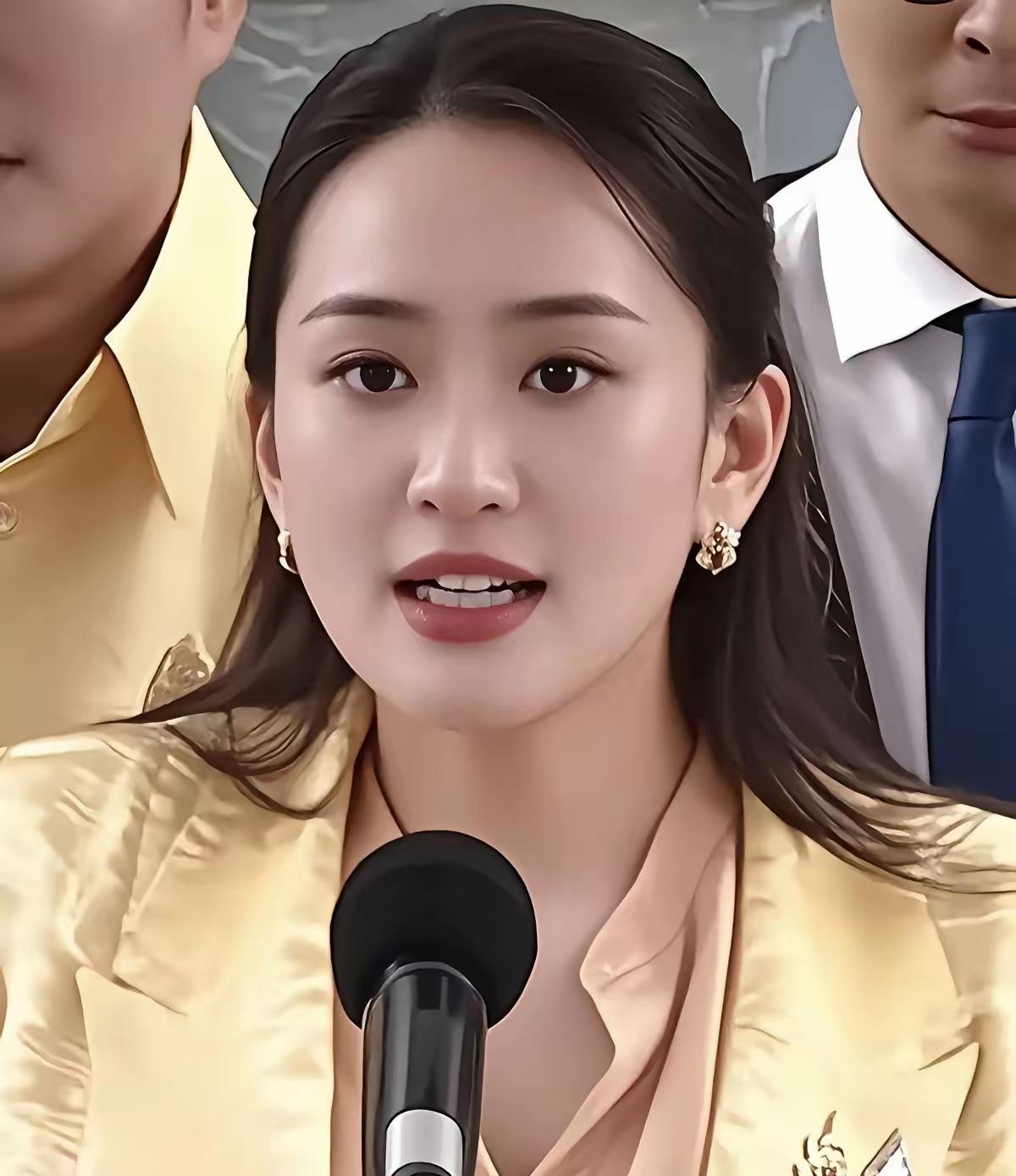 泰国文化部长佩通坦宣布了

​8月29日，佩通坦回应被解职，佩通坦表示，她接受泰