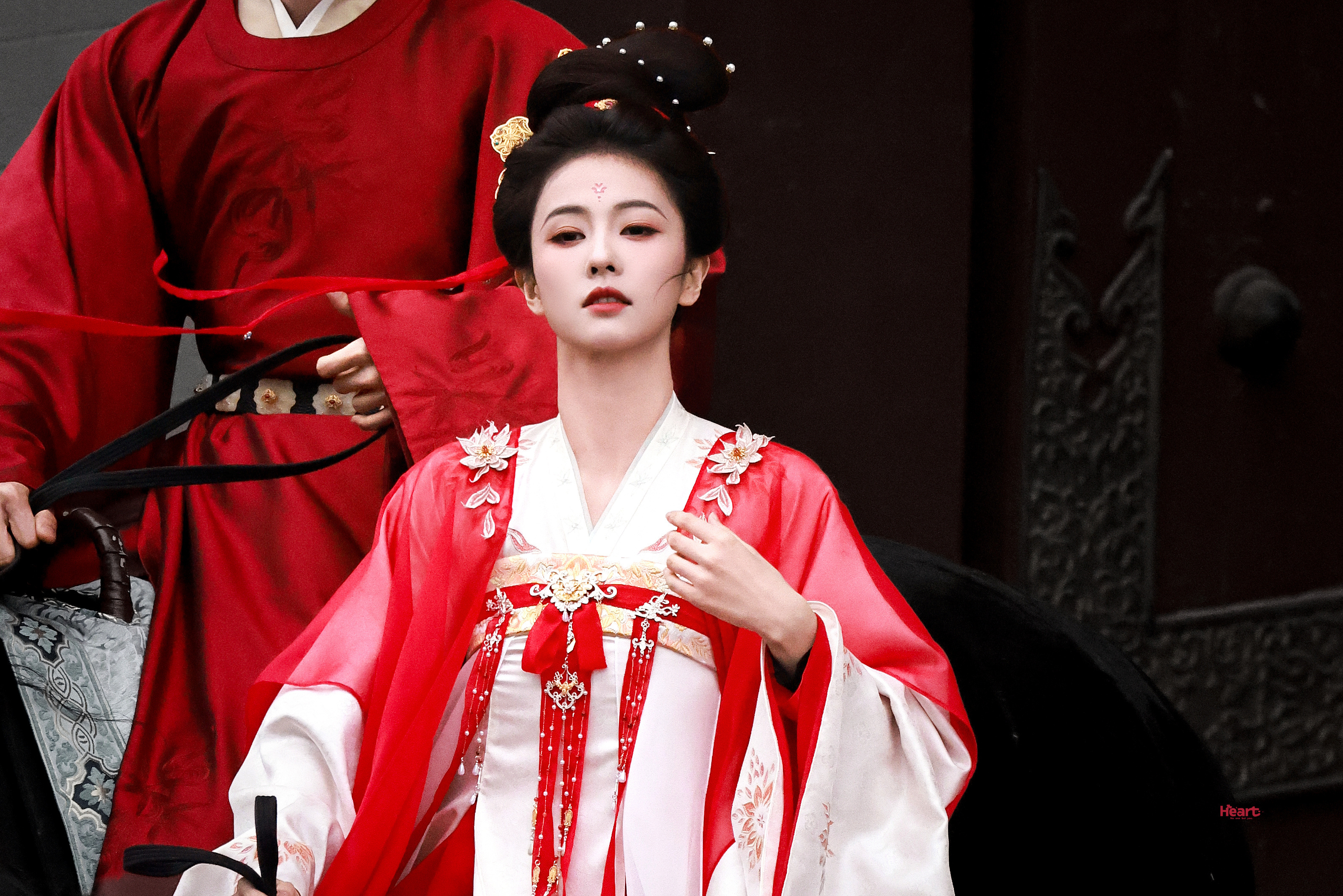 前瞻佩仪待修之 必修美丽造型1️⃣白鹿 《唐宫奇案》李佩仪☽ 红衣（红白）+花钿