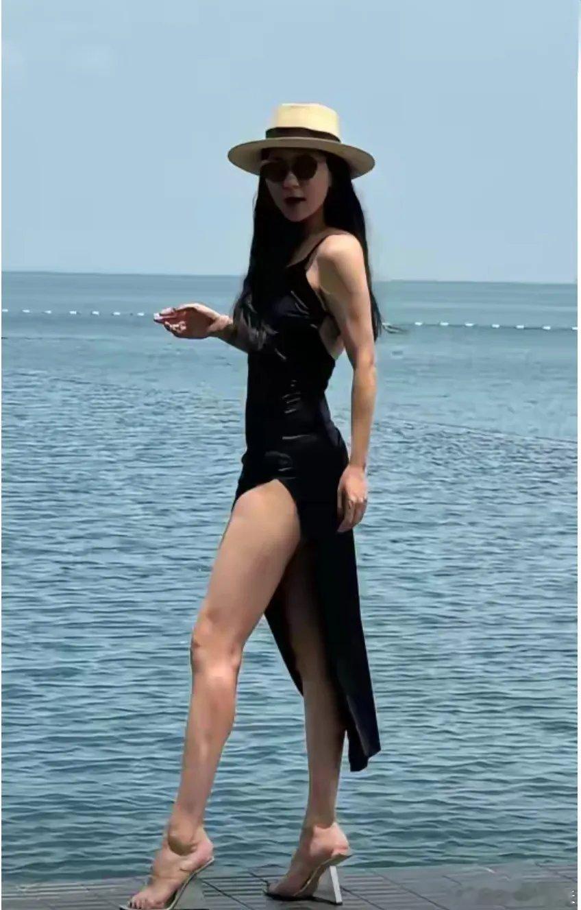 谢贤前女友CoCo今昔对比，外貌变化真是太大了。是因为她失去了什么，使自己放松身