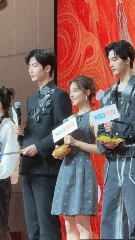 #今麦郎牛肉面今天合体#这样的合体就是能够让我们大家喜欢看。太养眼了，多来一些。