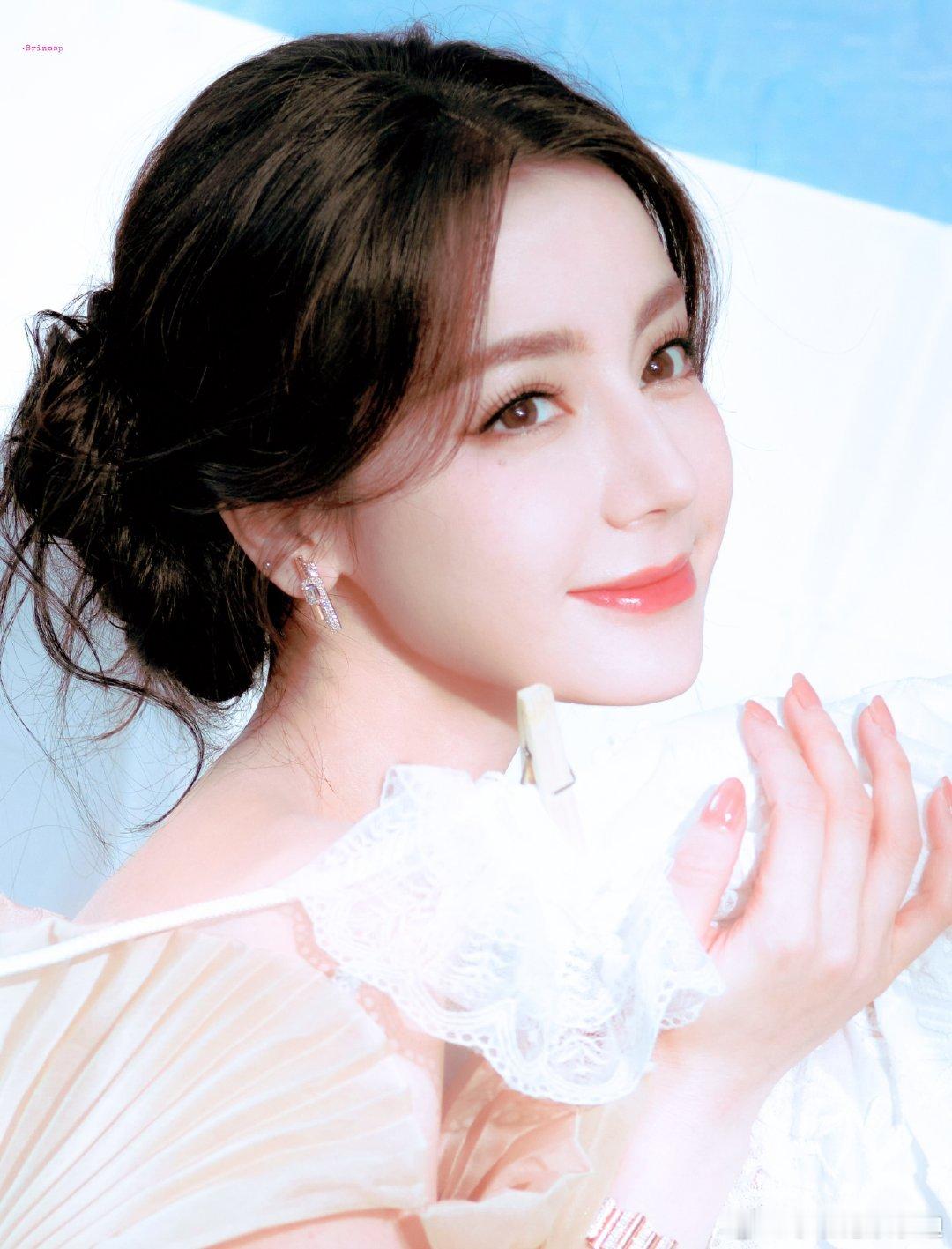迪丽热巴这是人能承受住的诱惑吗台媒报道迪丽热巴VOGUE盛典迪丽热巴 沉默的羔羊