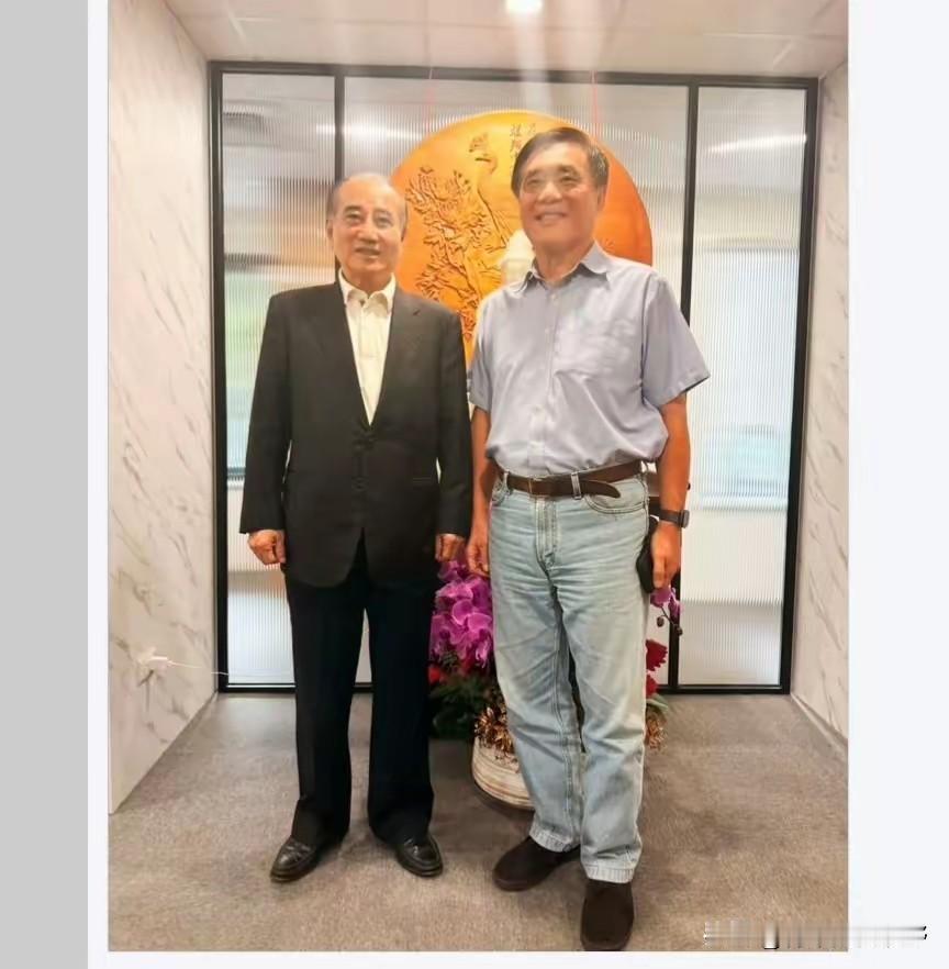 郝龙斌拜会王金平遭打脸！
今天上午，郝龙斌发文称拜访王金平，获王金平倾囊相授，使