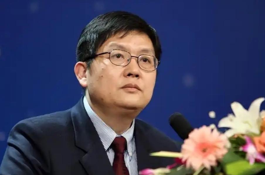 中方呼吁谨慎前往日本，然而复旦大学的冯玮却在此时，高调推荐中国学生去日本，并把这