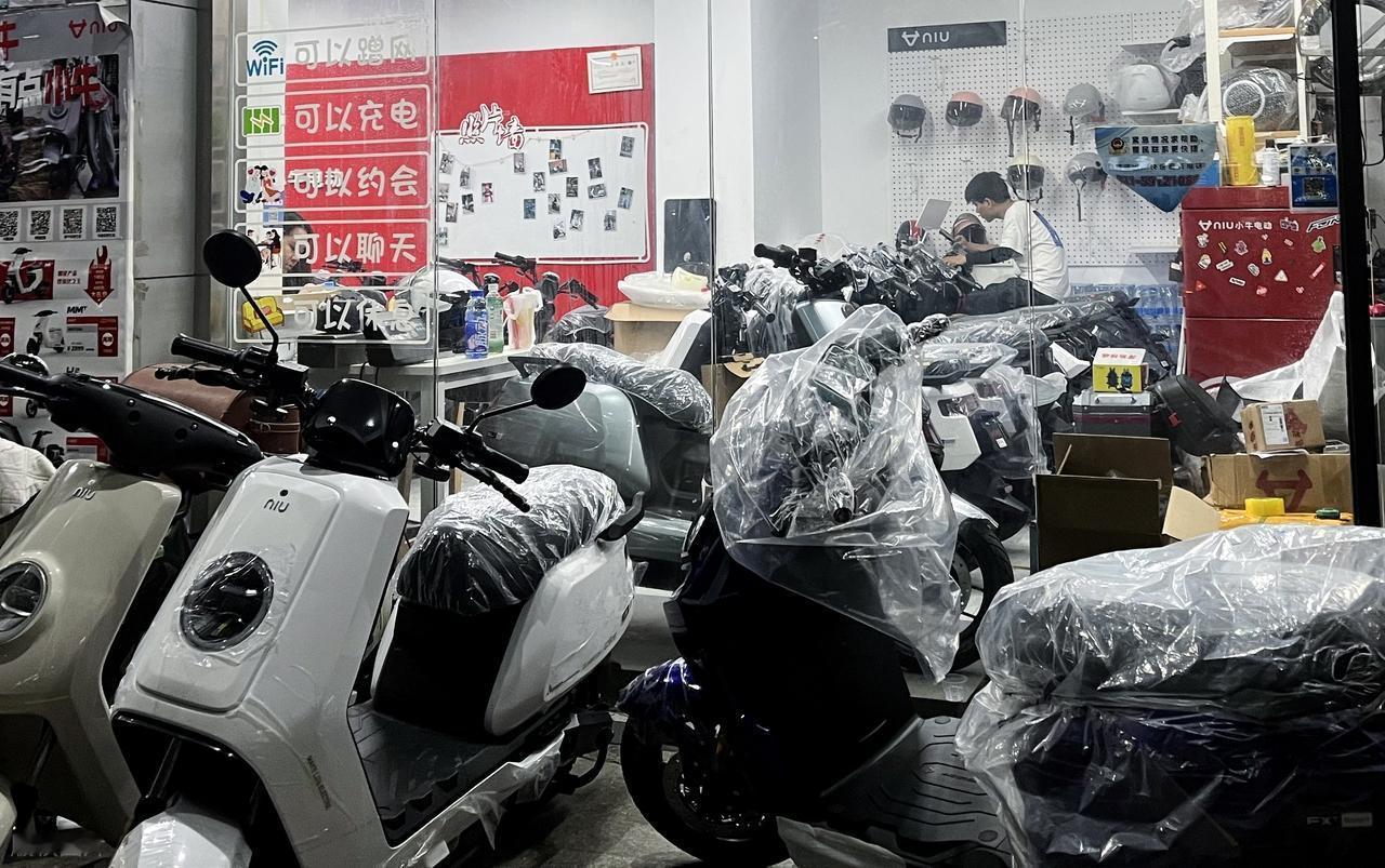 12月1日起，市场上将不再销售老国标“小电驴”，取而代之的是符合新国标要求的电动