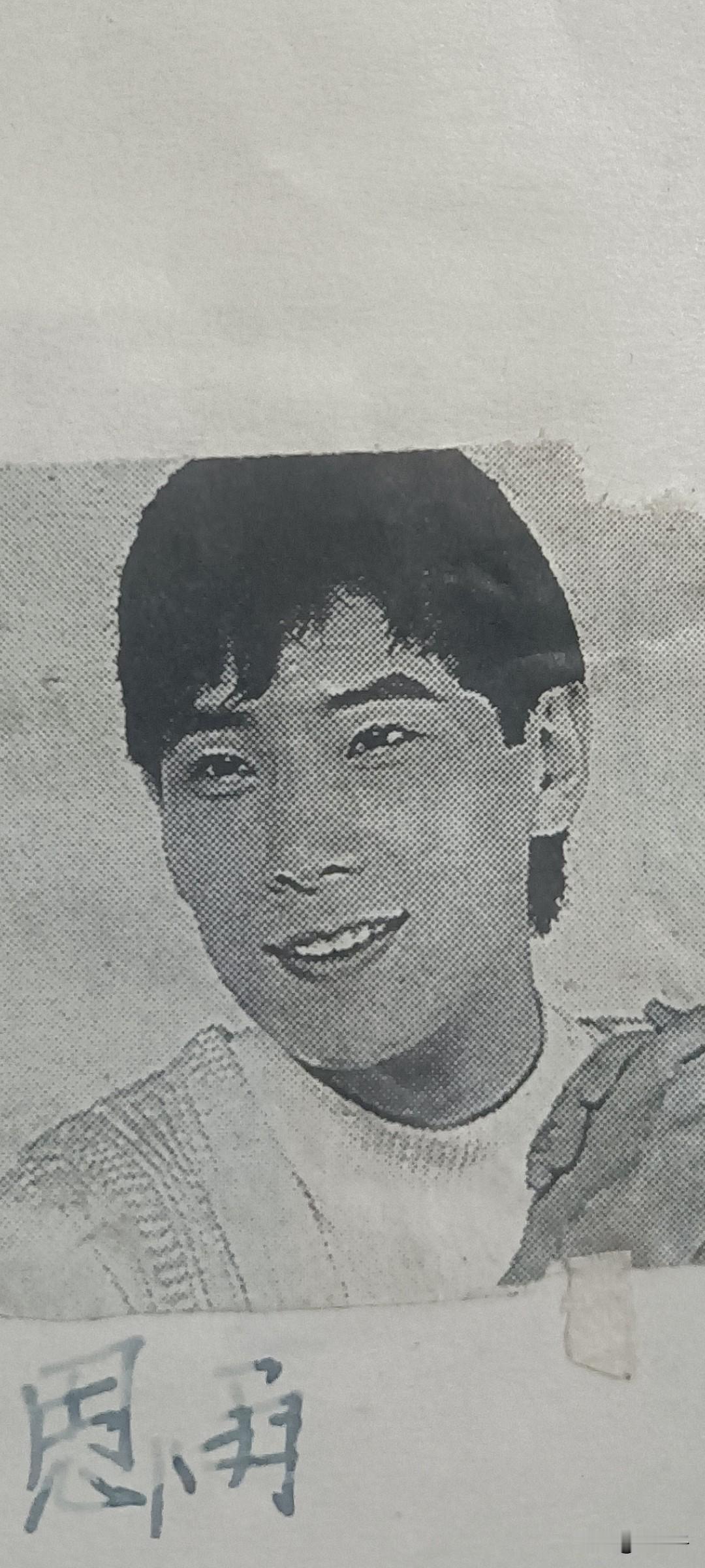 中国音乐史人物之第497位，思雨
生于黑龙江，本名卢思雨。
他是90年代内地经典