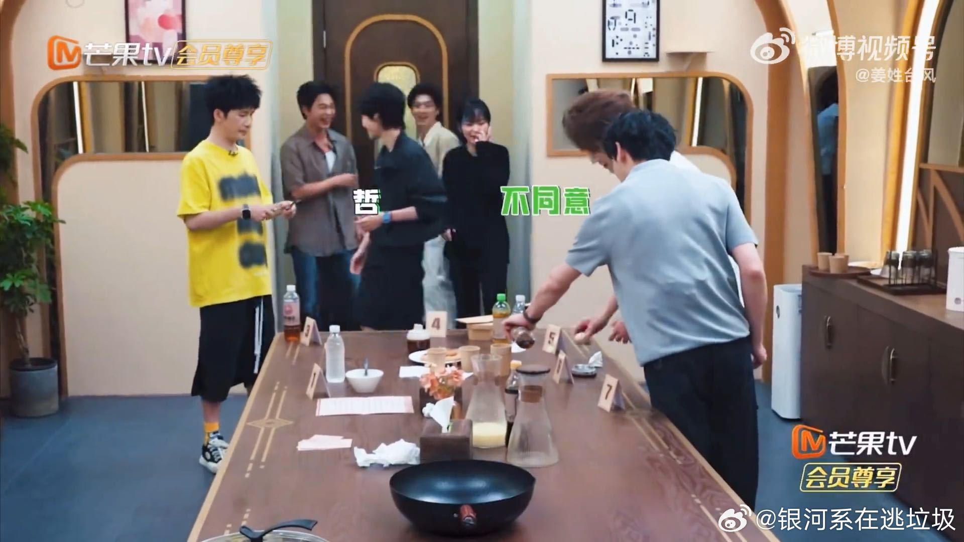 张真源你们男人局张真源要提前退出 谁能想到张真源关灯都没说要退出，最后被黑暗料理