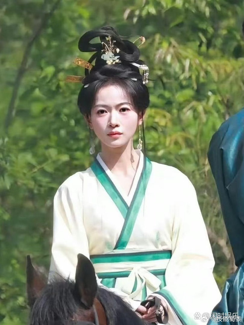 吴谨言这部剧造型师是谁？很美啊，很久没有看到这么美的发髻了 