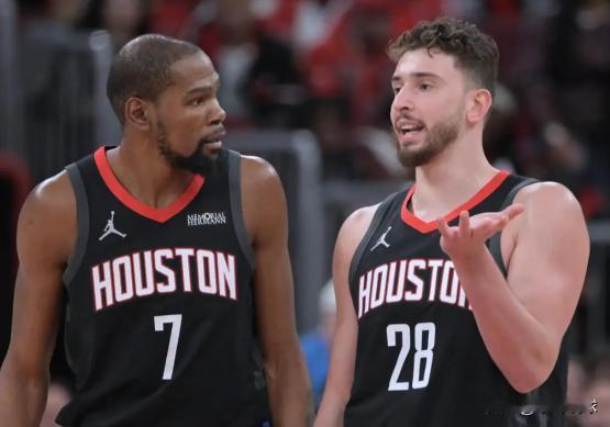 尤其在当今打法偏快，重视外线空间的小球时代，显然火箭的篮球理念是违背了联盟发展潮