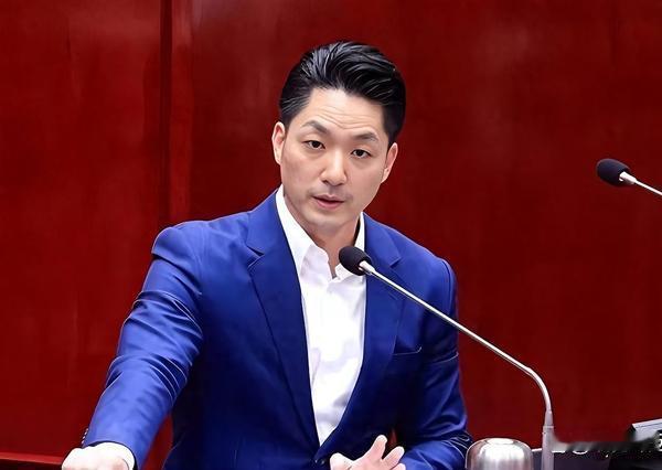 失言惹怒台东20万民众！大陆暖心表态，彻底戳破民进党政治套路
 
近期岛内一场凤