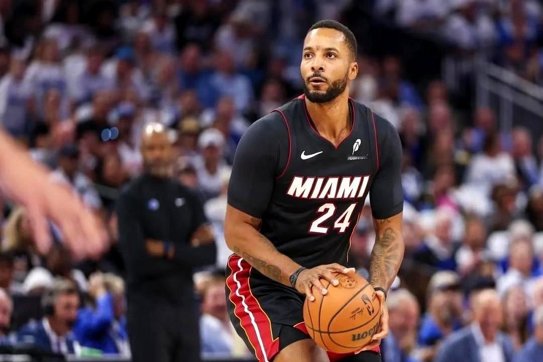 热火队的头号球星诺曼·鲍威尔，竟然在生死战被教练组给“冷处理”了。

全明星前场