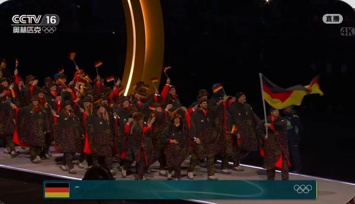 德国队很怕突然下雪吗这个雨衣式外套也是很独特了冬奥会开幕式全民聊冬奥