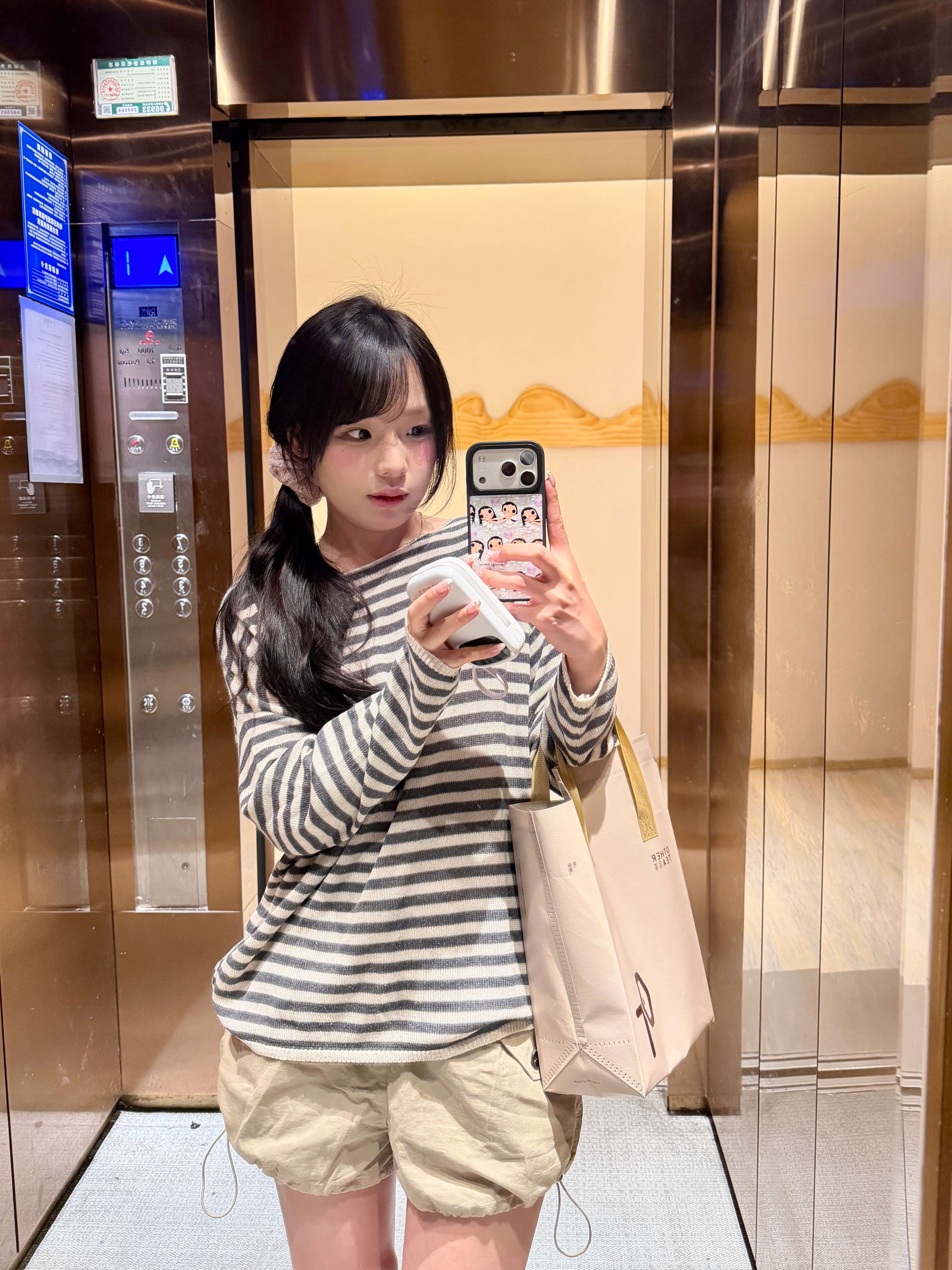 谁要看的这套来着 房间没镜子只能在电梯拍拍了 ​​​