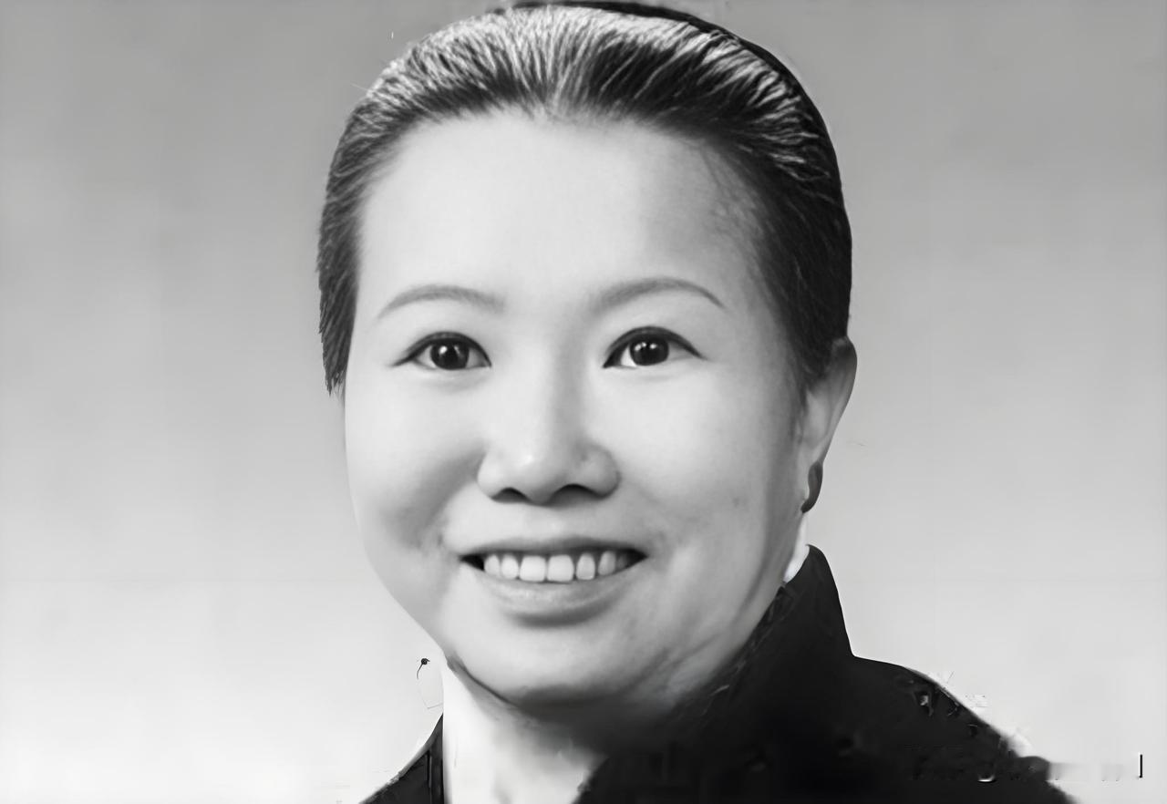 李德在中国期间共有两位妻子，其中与萧月华诞下一子，原名“布萧德华”，俩人于193