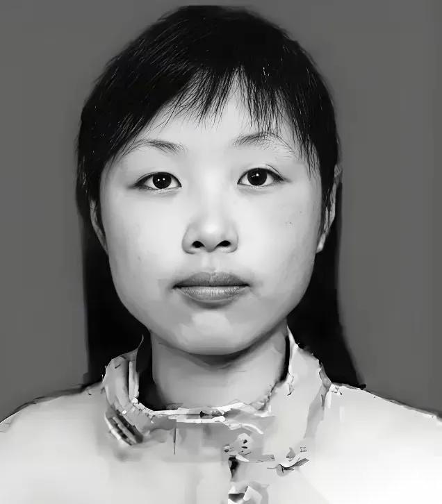 泪目！四川21岁女教师向倩，汶川地震被埋废墟身体断成三截，救援队伍挖开残骸那一刻